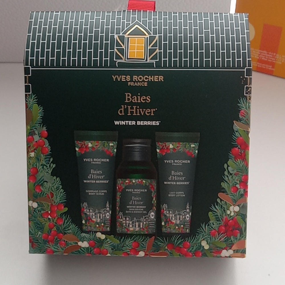 Yves Rocher Winter Berries Trio Set